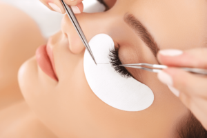 Eyelash Extensions vs False Lashes