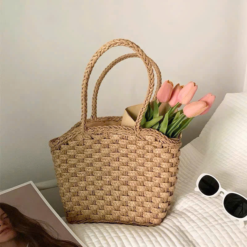 With the holiday season approaching, handwoven Vietnamese crafts offer a compelling gift choice. With the holiday season approaching, handwoven Vietnamese crafts offer a compelling gift choice.