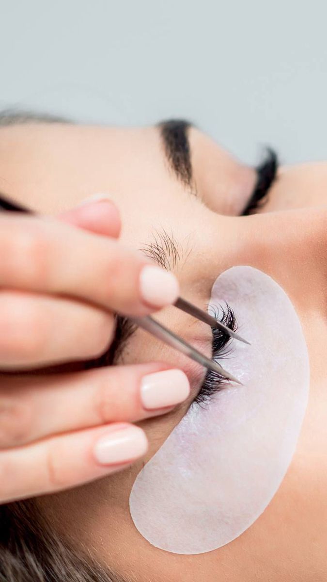Always arrive with clean, makeup-free lashes before your appointment to ensure better adhesion and longer-lasting results Always arrive with clean, makeup-free lashes before your appointment to ensure better adhesion and longer-lasting results